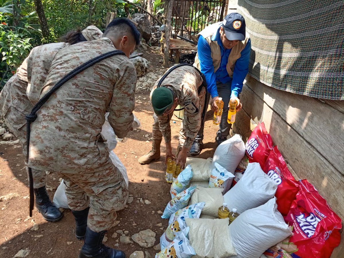 Ejército apoya embalaje y entrega paquetes nutricionales