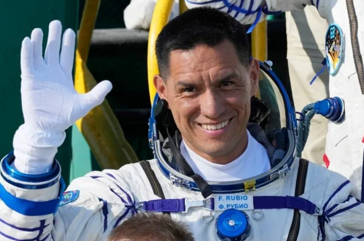 El astronauta Frank Rubio responderá preguntas de los niños.