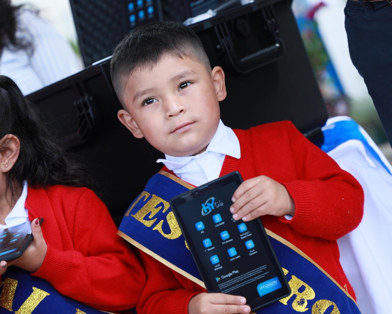 Tecnología en el Aula beneficia a estudiantes de San Marcos