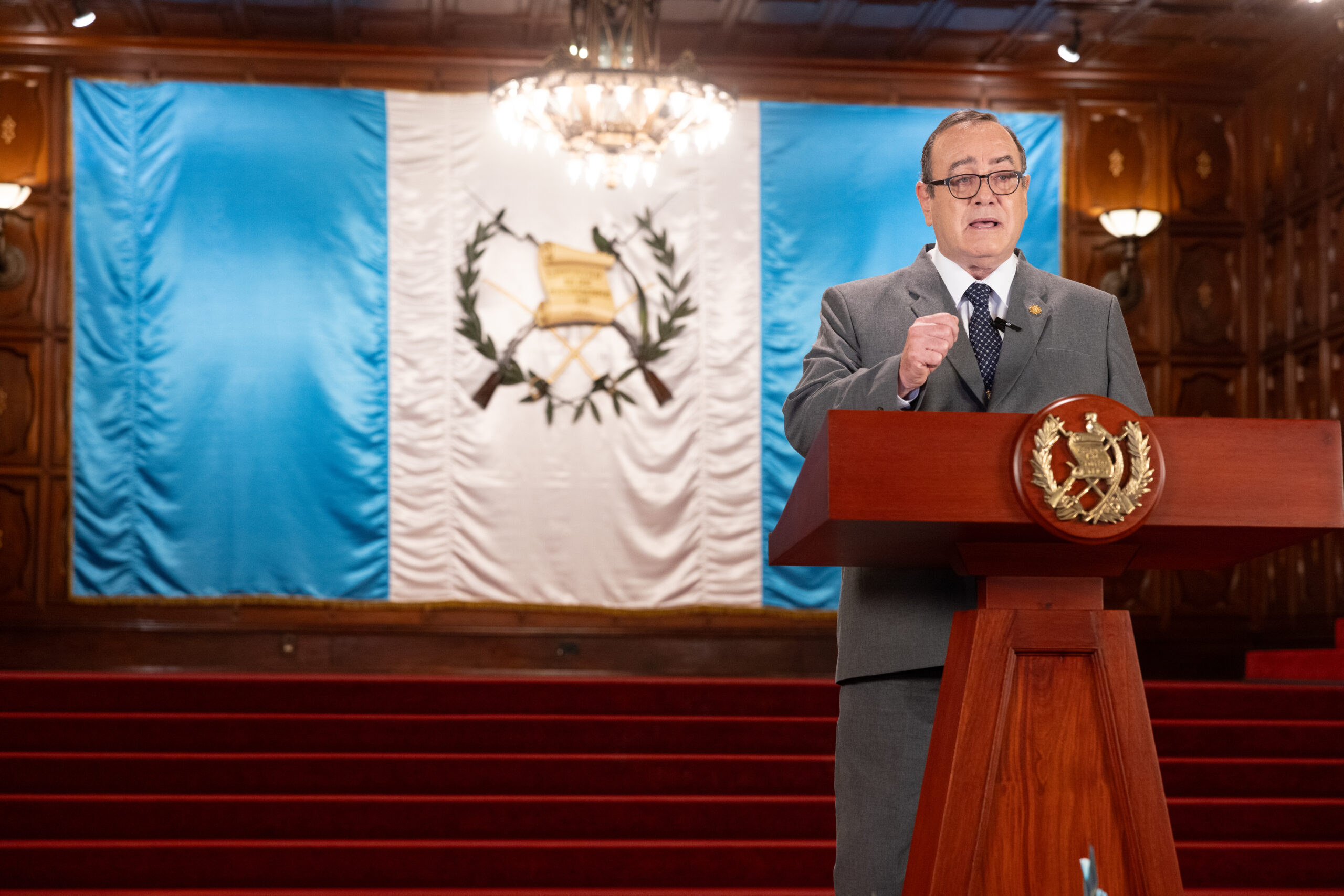 Presidente pide a guatemaltecos participar en fiesta cívica
