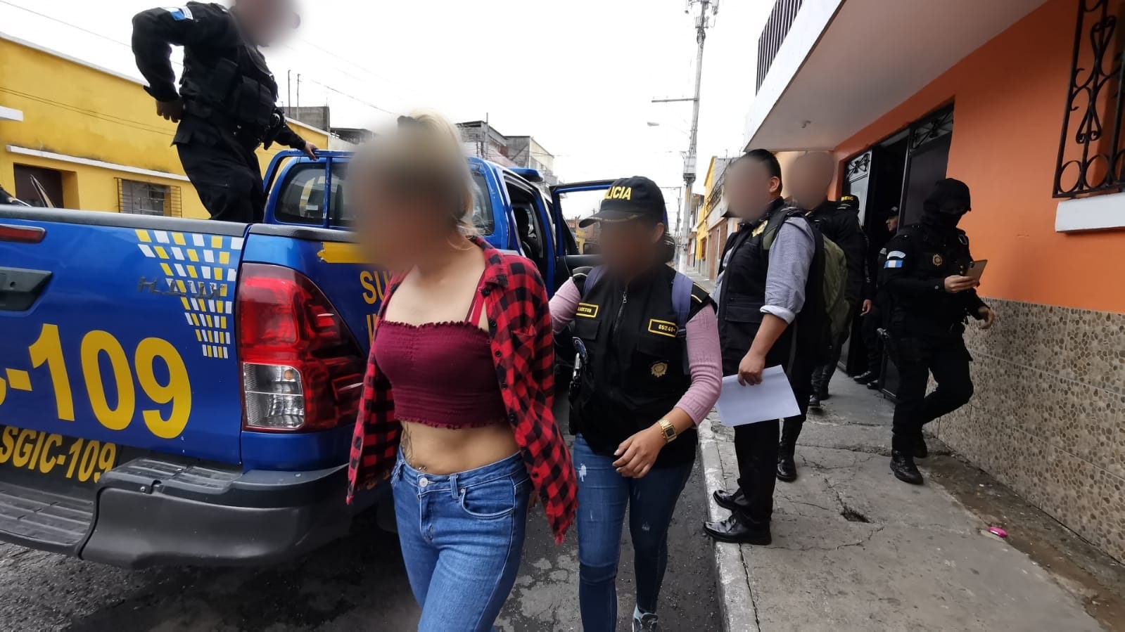 Allanamientos dejan la captura de salvadoreña integrante de la mara 18 presunta coordinadora de clicas