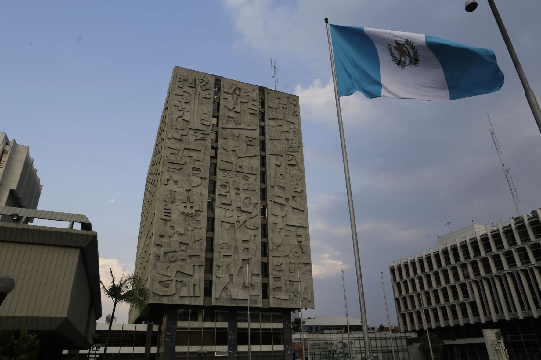 Fitch Ratings destaca calificación BB Perspectiva Estable para CHN