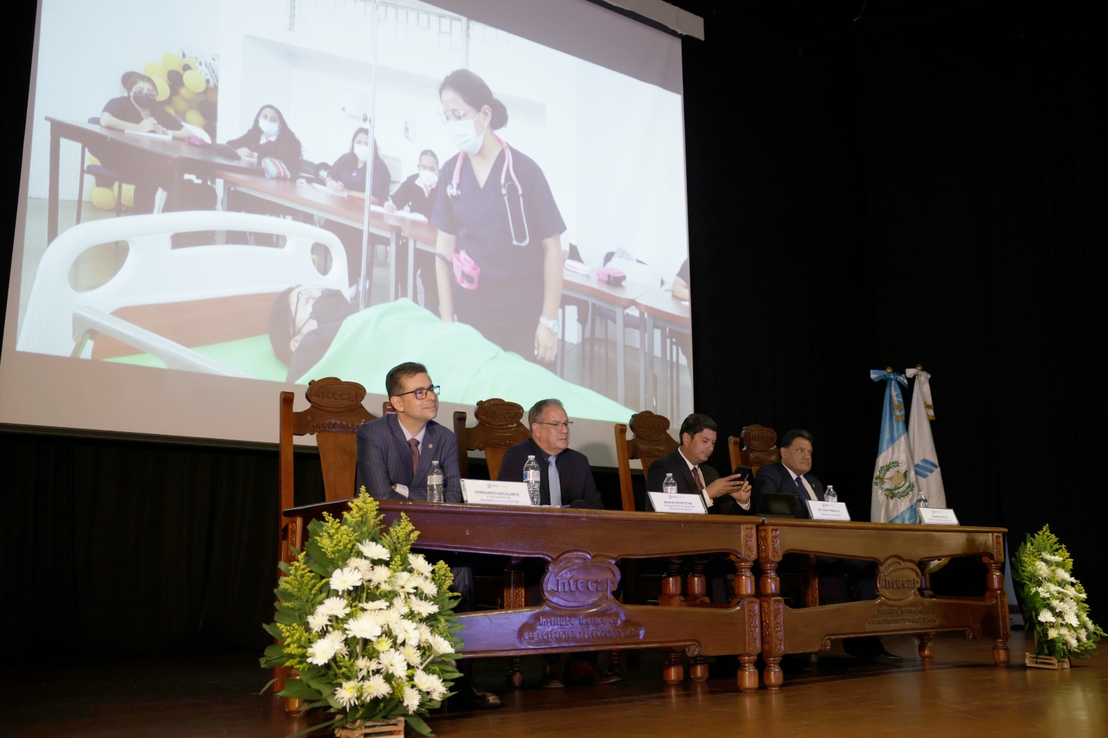 Presentación del programa de becas de enfermería. /Foto: Dickéns Zamora