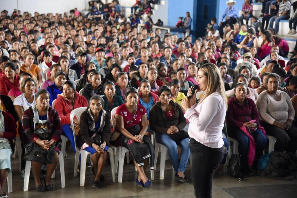 Entregan transferencias monetarias a familias jalapanecas