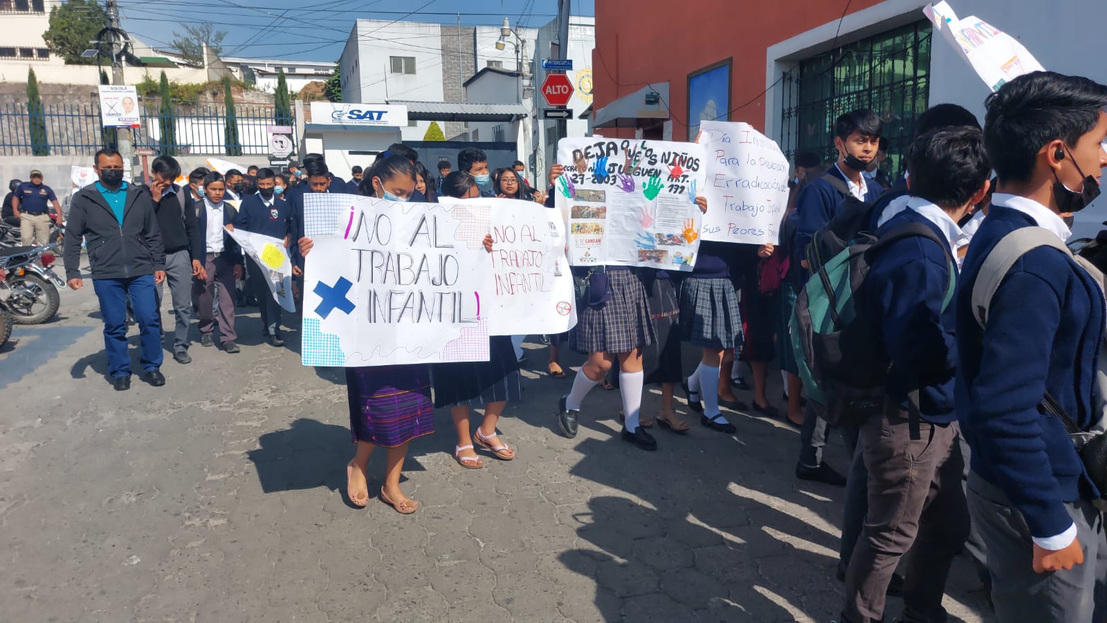 Sololá hace caminata por el Día Mundial contra el Trabajo Infantil