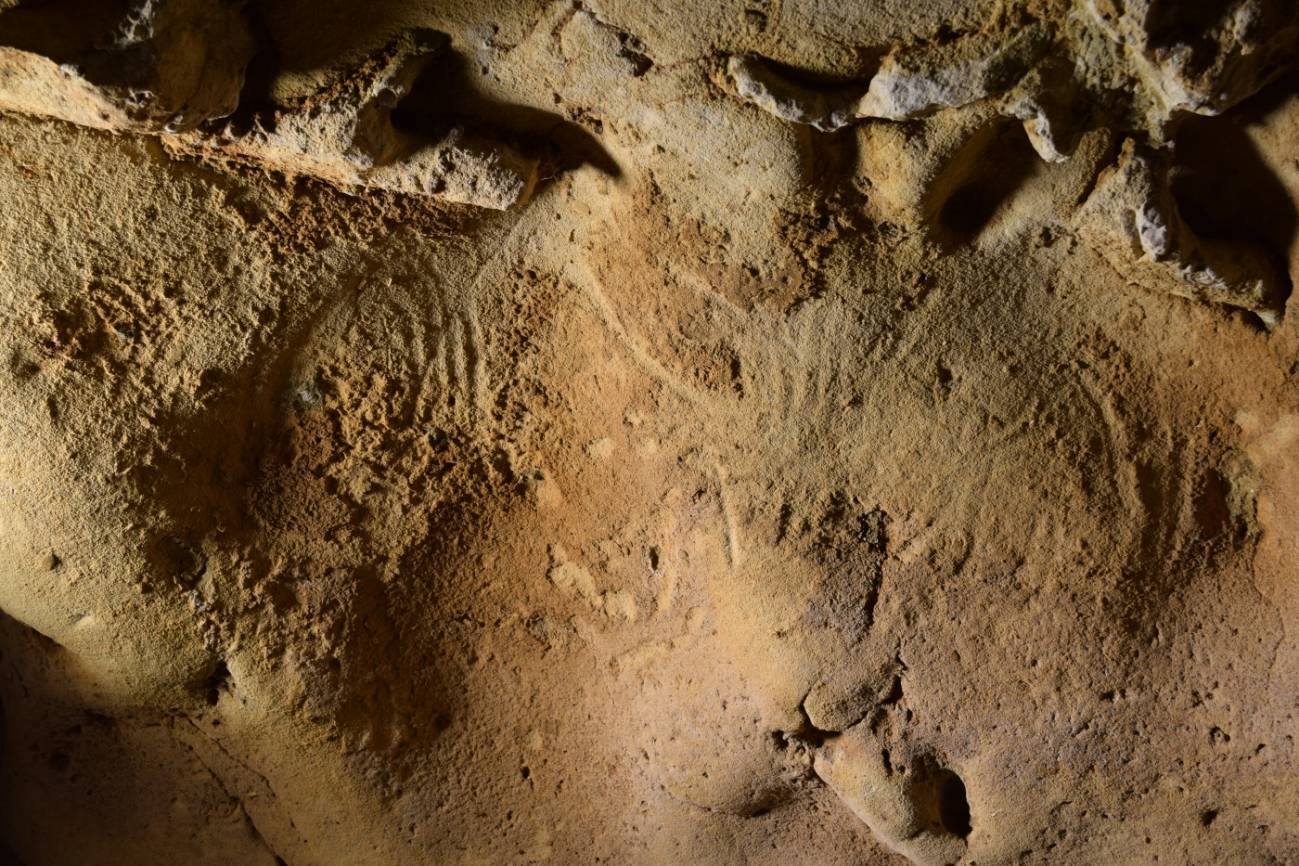 Una cueva en Francia alberga los grabados más antiguos hechos por neandertales