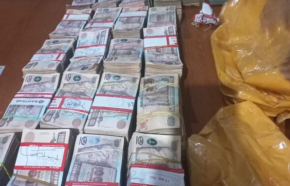 Decomisan un millón 200 mil quetzales en Alta Verapaz