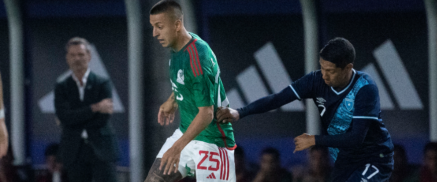 México con poco derrota a Guatemala 2-0