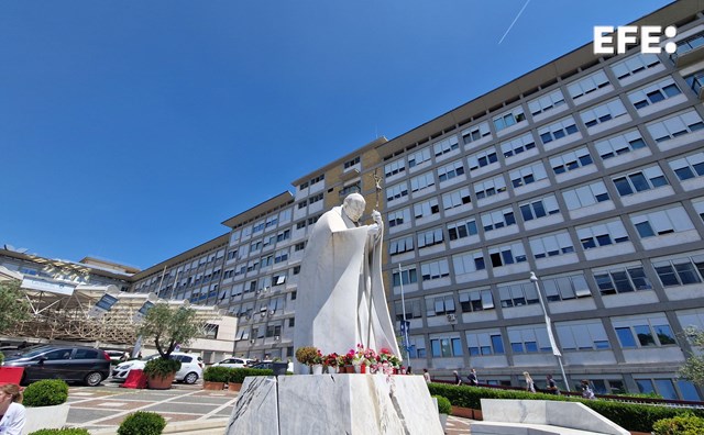 El Papa estará hospitalizado al menos toda la próxima semana