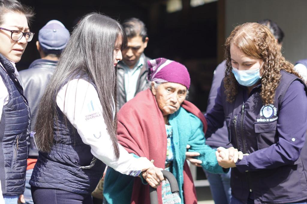 Jornada de salud beneficia a adultos mayores de Totonicapán