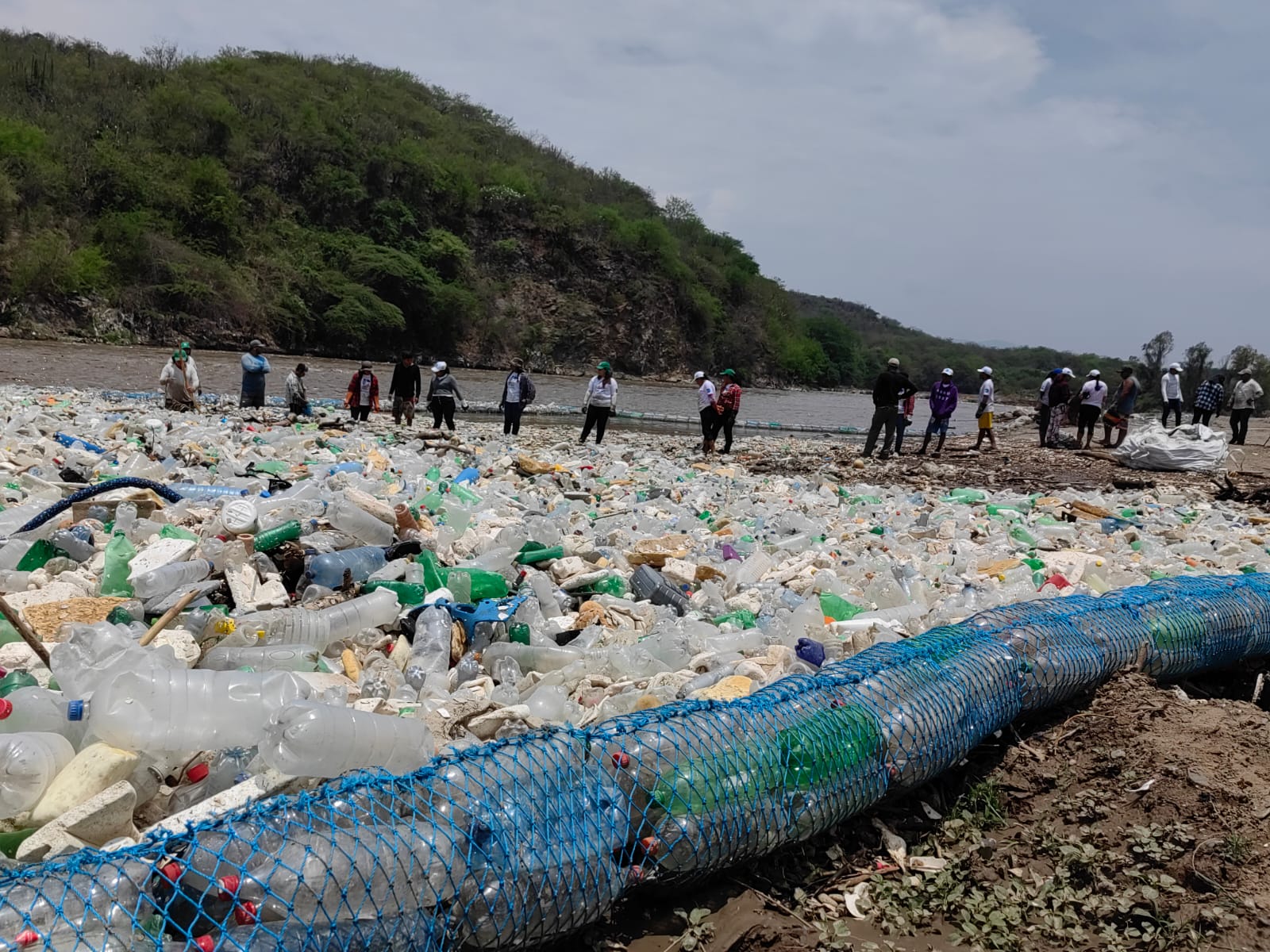 Nueva barda de retención de desechos del MARN evita que contaminación llegue al río Motagua