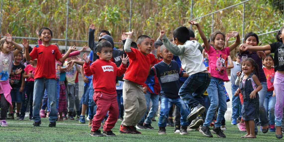 Autoridades instan a crear un ambiente sin violencia para los niños.