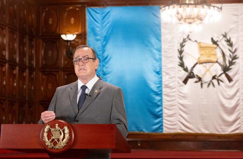 Presidente Giammattei llama a guatemaltecos a acudir a las urnas