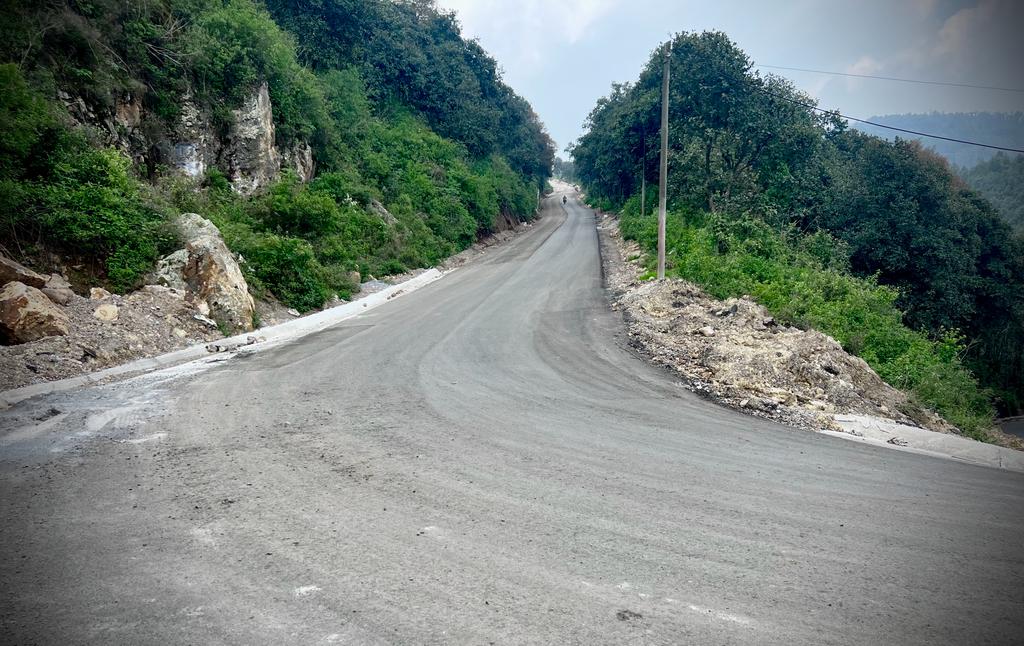 Supervisan ejecución de tramos carreteros en Totonicapán