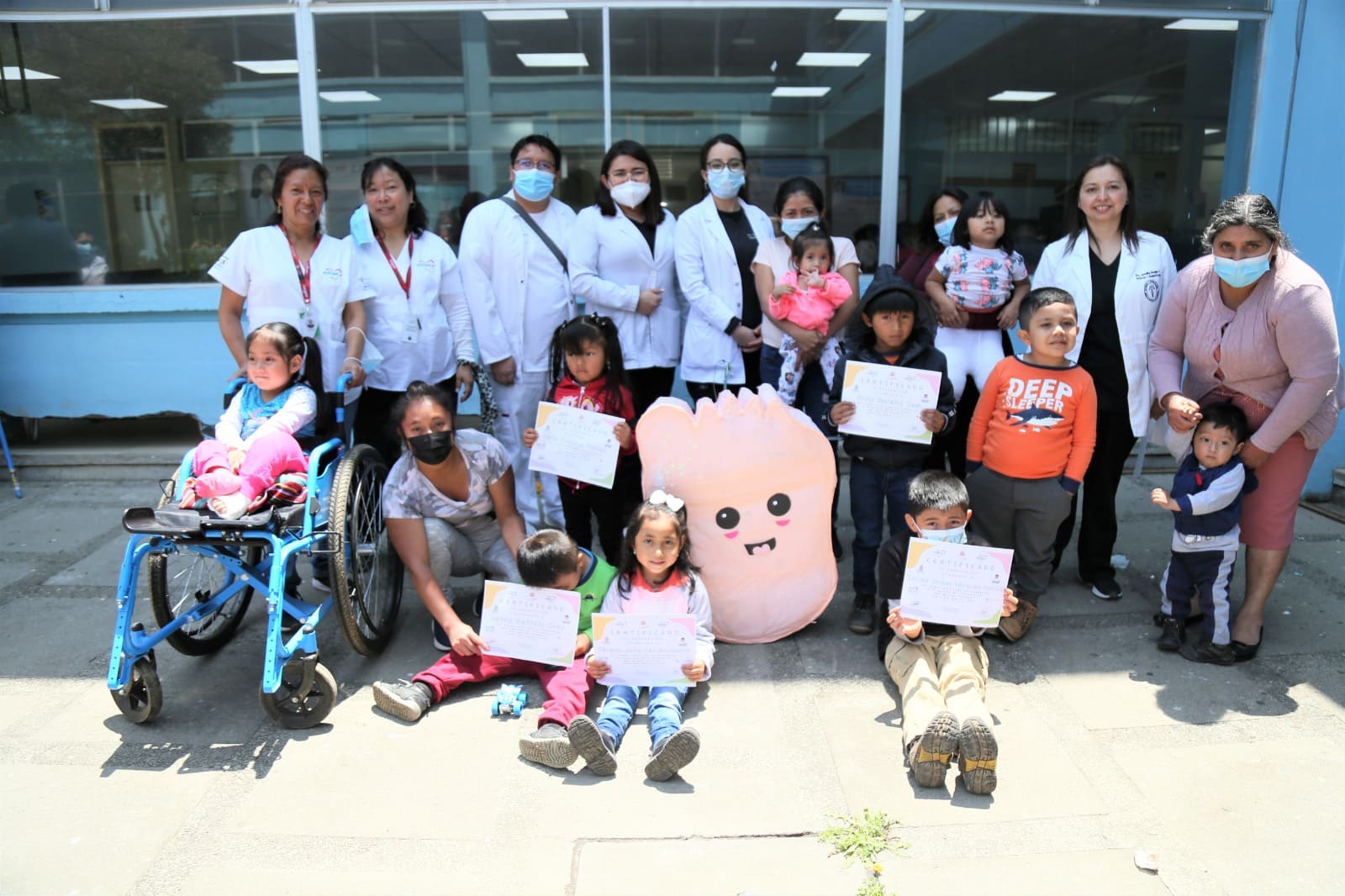 Después de intenso tratamiento niños se gradúan en Hospital Regional de Occidente