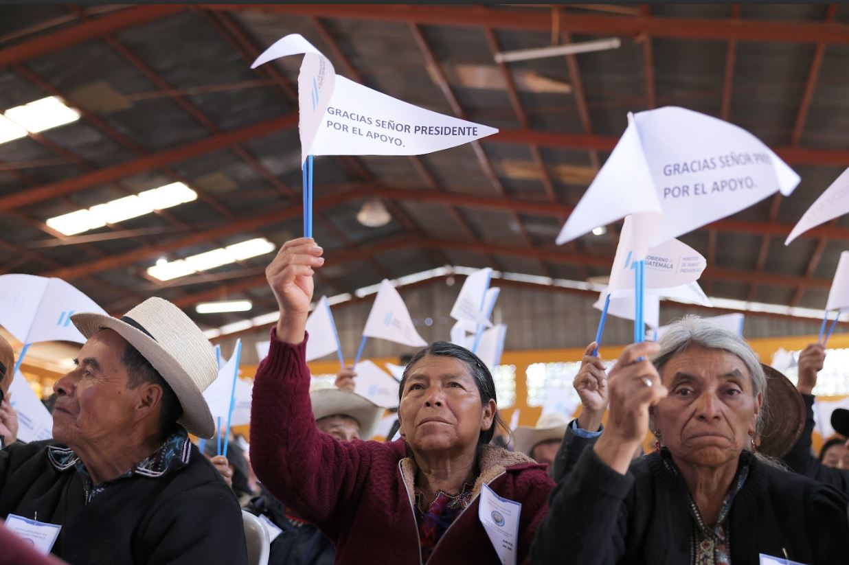 Programa de Aporte Económico del Adulto Mayor llega a Sololá