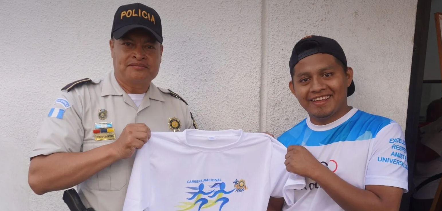 Se comienzan a entregar los kits para la Carrera Nacional “Policía por la Paz”