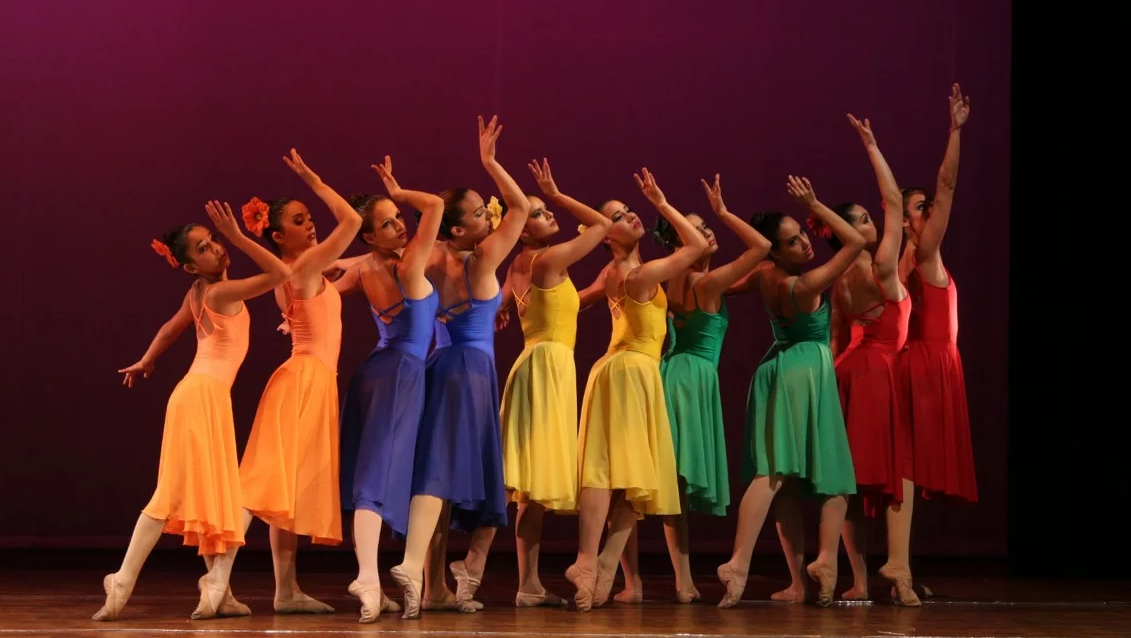 Forma parte de la Academia de Danza del MCD