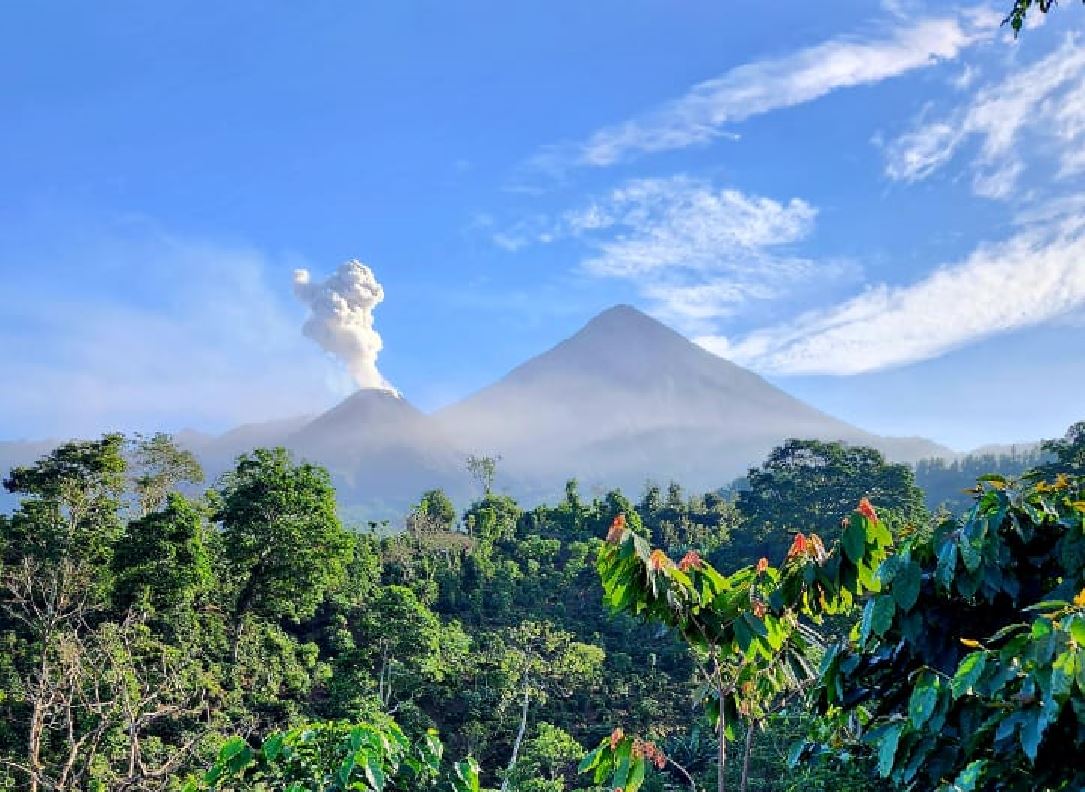 Volcán Santiaguito registra explosiones débiles
