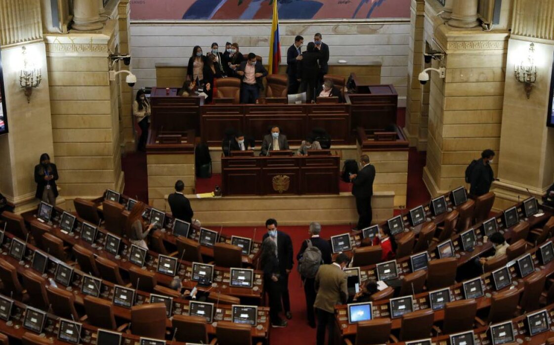 Ley estadounidense propone facilitar fondos para sus aliados de política exterior