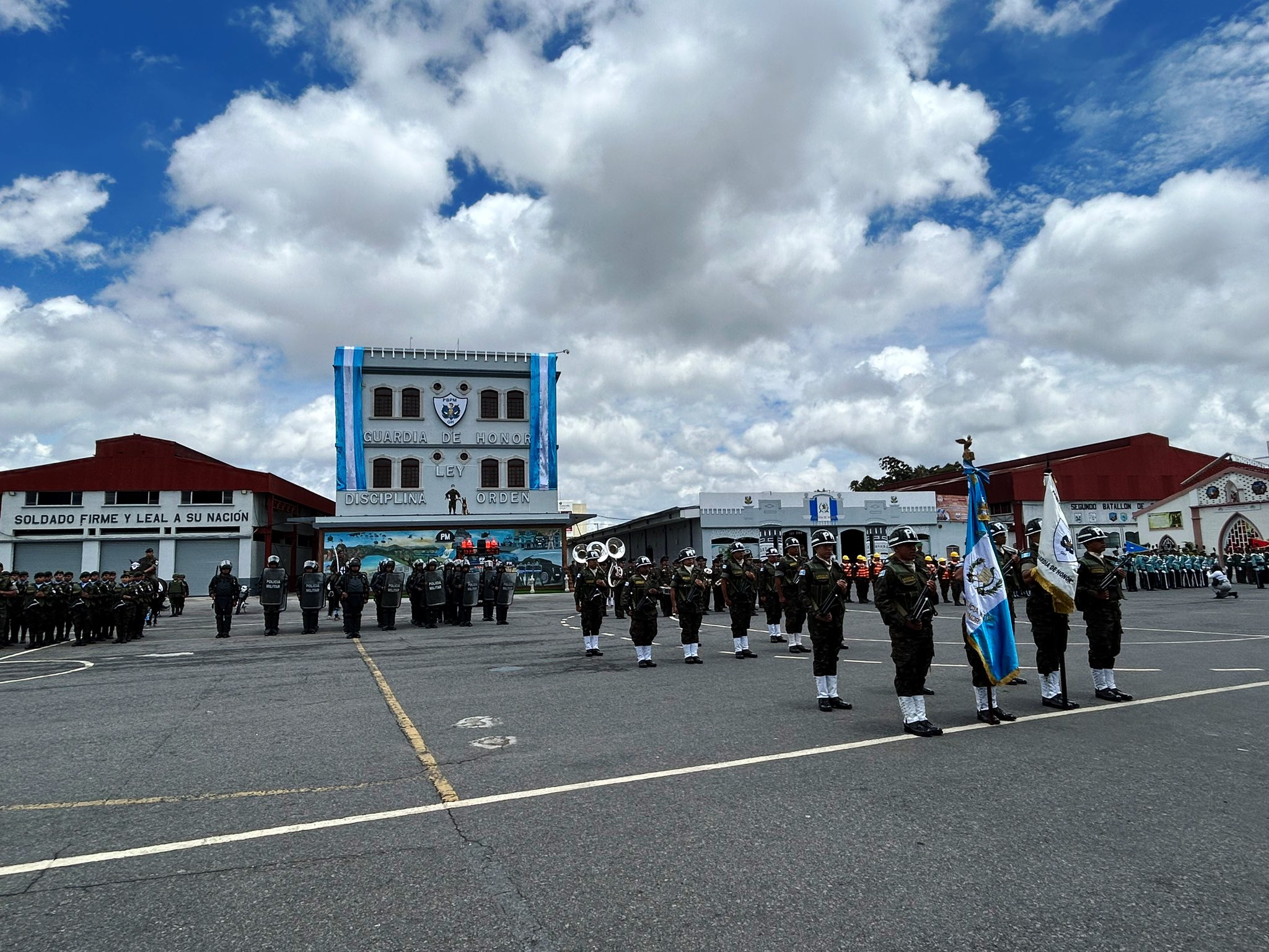 Conmemoran 149 aniversario de la Primera Brigada de Policía Militar "Guardia de Honor"