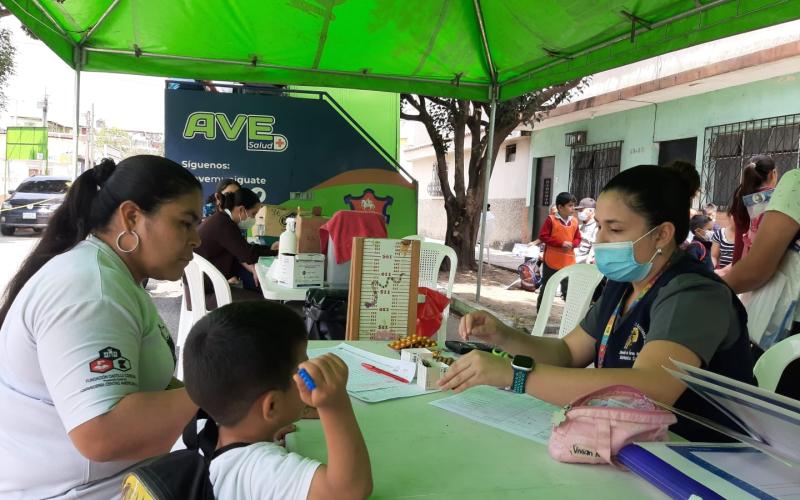 Doctor Móvil en el Barrio atiende a vecinos de las zonas 5 y 18 capitalinas