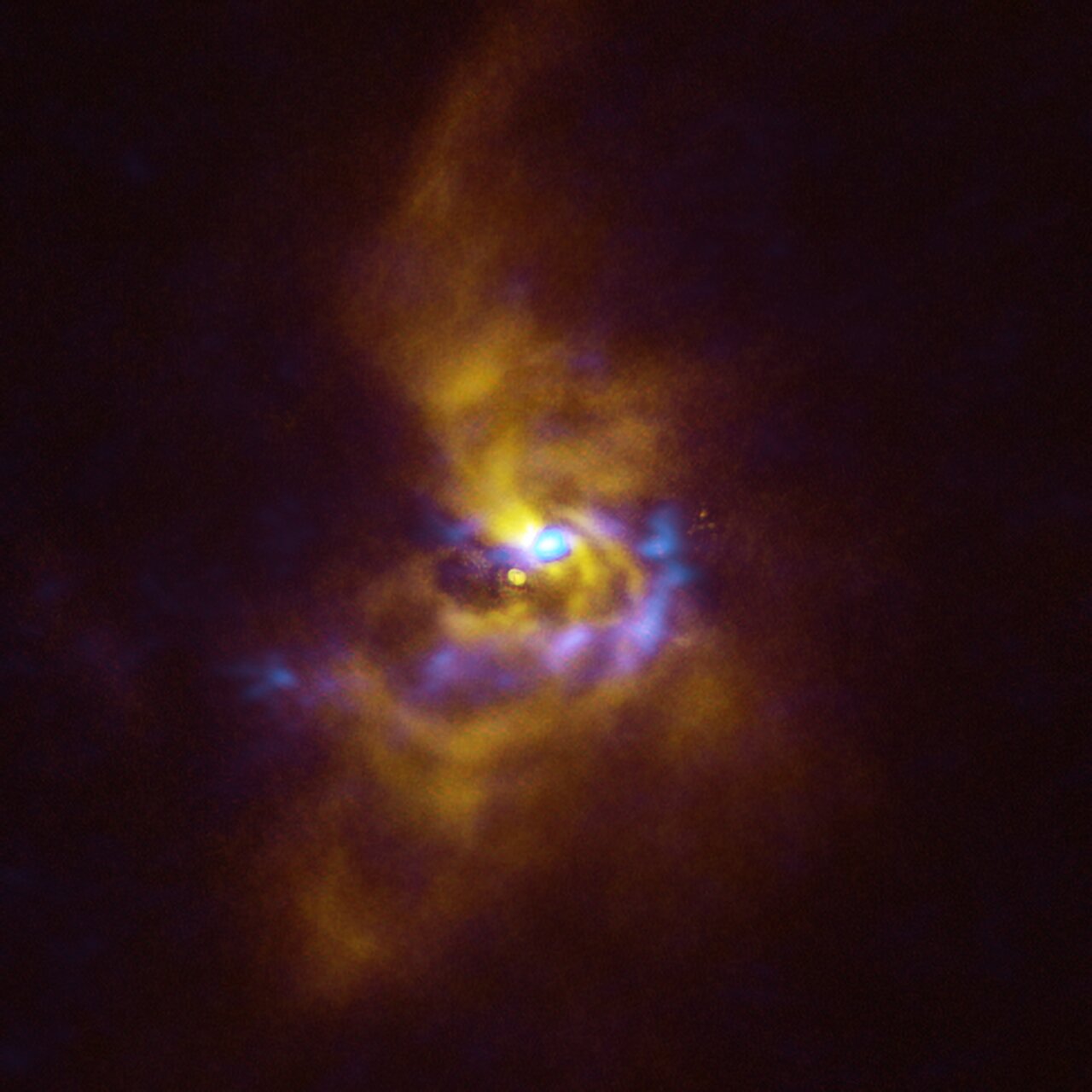 La joven estrella con brazos de gases y polvo podrían dar respuesta sobre el nacimiento de planetas gigantes. / Foto: ESO.