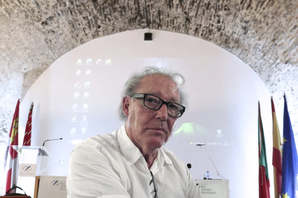 El físico suizo Christoph Gerber, coinventor del microscopio de fuerza atómica, durante una entrevista con la Agencia Efe este martes. / Foto: EFE Mariam A. Montesinos.
