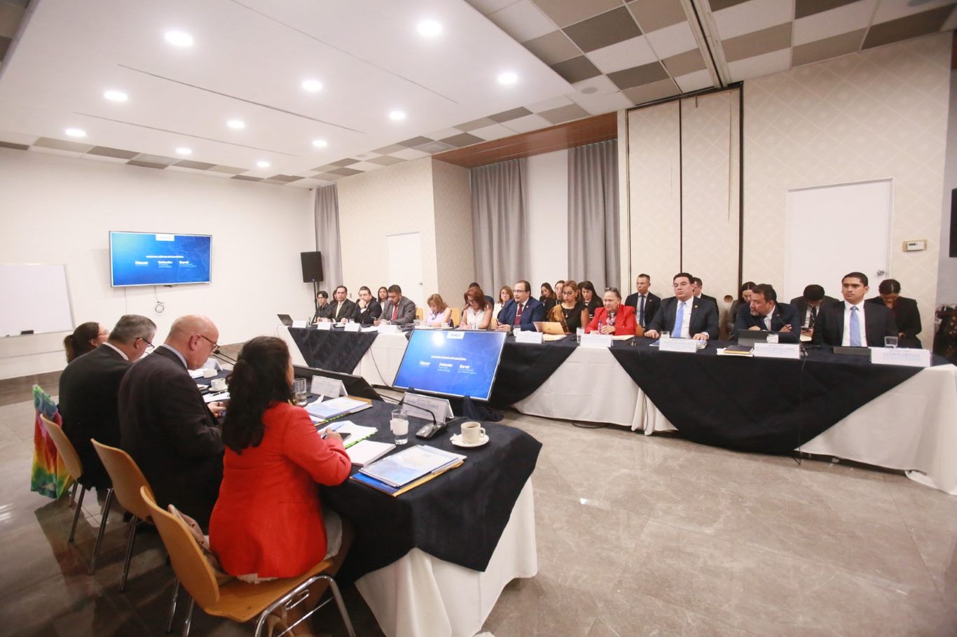 El secretario general de la Comunidad de las Democracias visita Guatemala