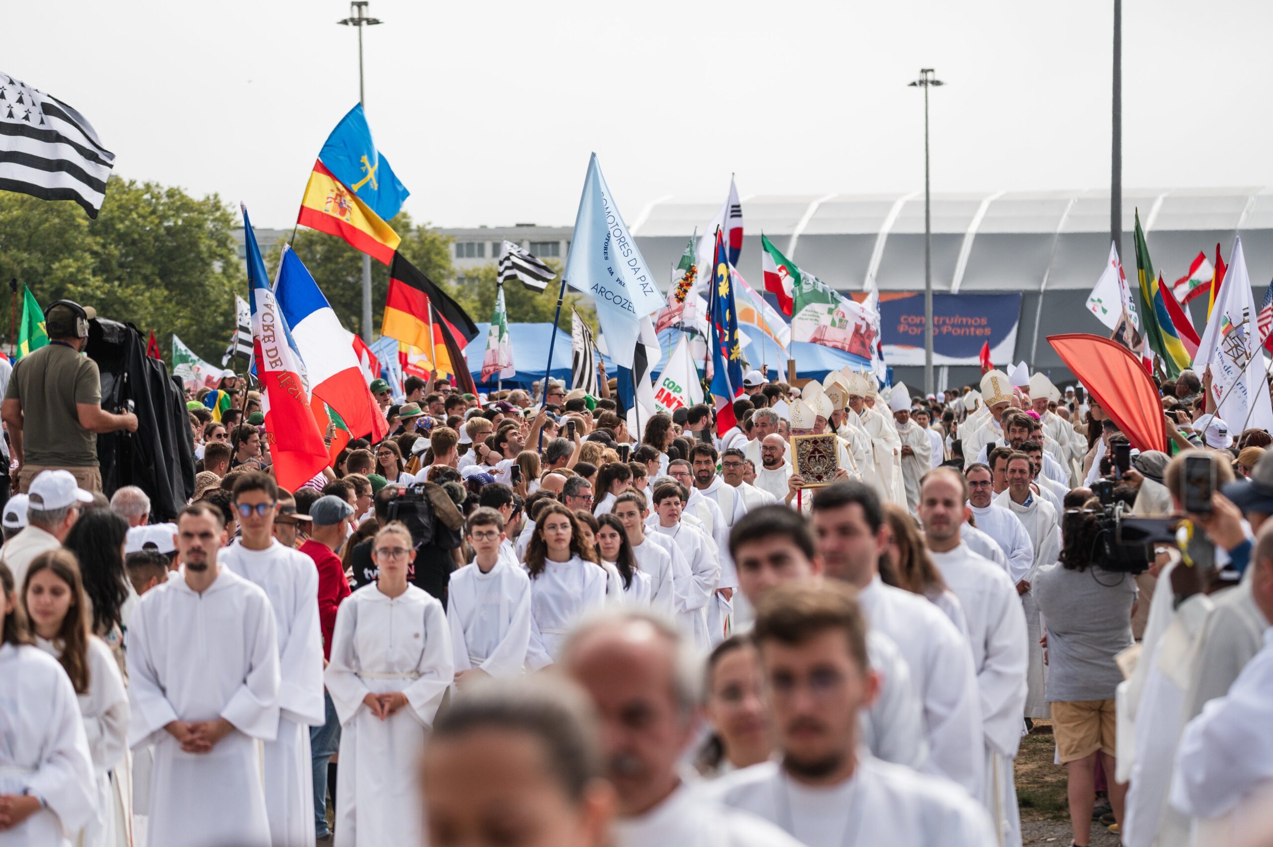 Rosarios, sellos y galletas con la cara del papa, “souvenirs” de la JMJ de Lisboa