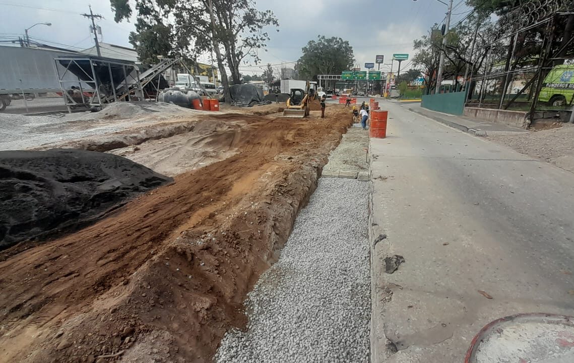 Paso a desnivel sobre la Avenida Petapa.