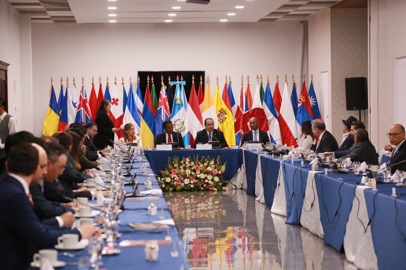 Reunión del canciller guatemalteco con el cuepro consular acreditado en el país.