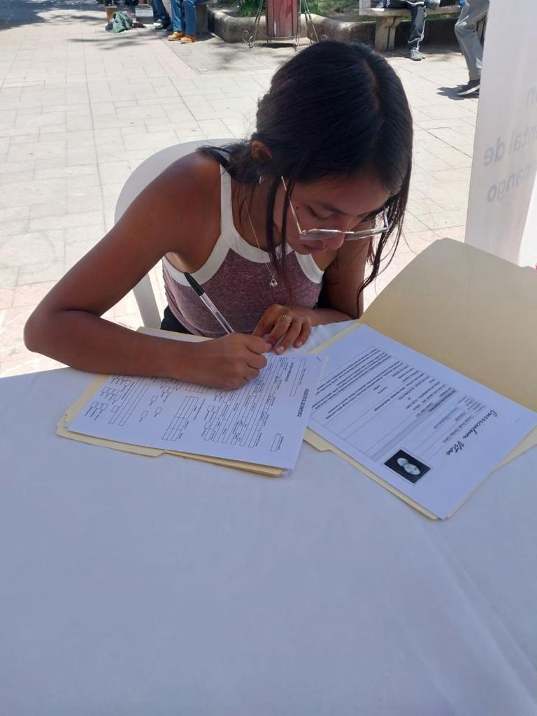 Huehuetecos se acercaron al kiosco de empleo para llenar solicitudes. / Foto: Gobernación Huehuetenango.