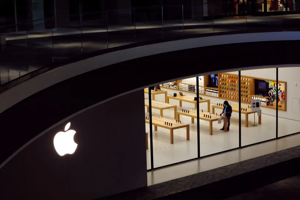 Apple supera los 3 billones de dólares de capitalización.