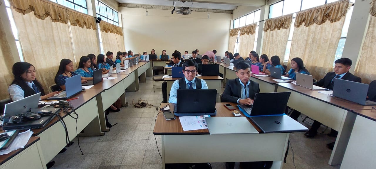 Reportan 2 mil 253 graduandos evaluados por el Mineduc en Sololá