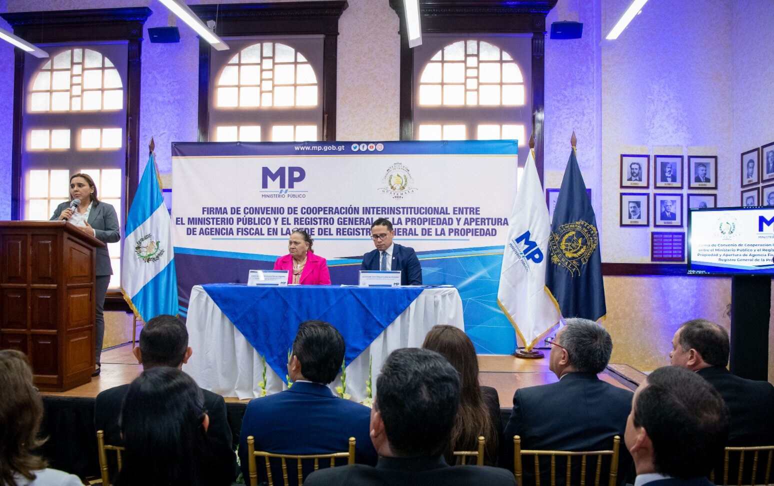 Firma de convenio entre el MP y el Registro General de la Propiedad. /Foto: Álvaro Interiano