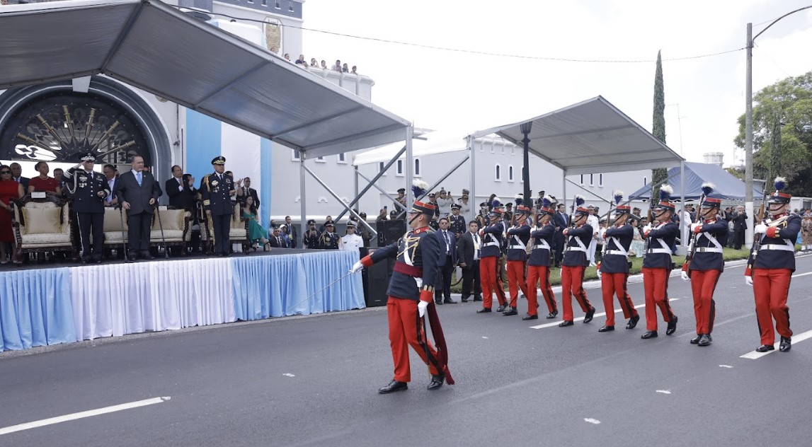 Programa En Consulta con el Dr. Giammattei conmemora el Día del Ejército
