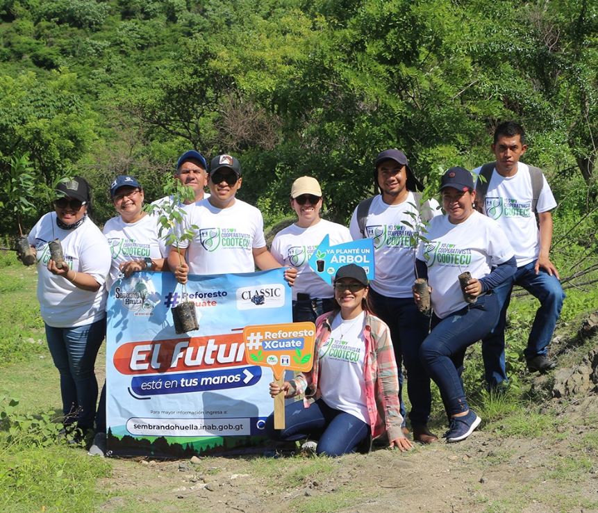 Desarrollan jornada de reforestación en Cerro Miramundo, Zacapa