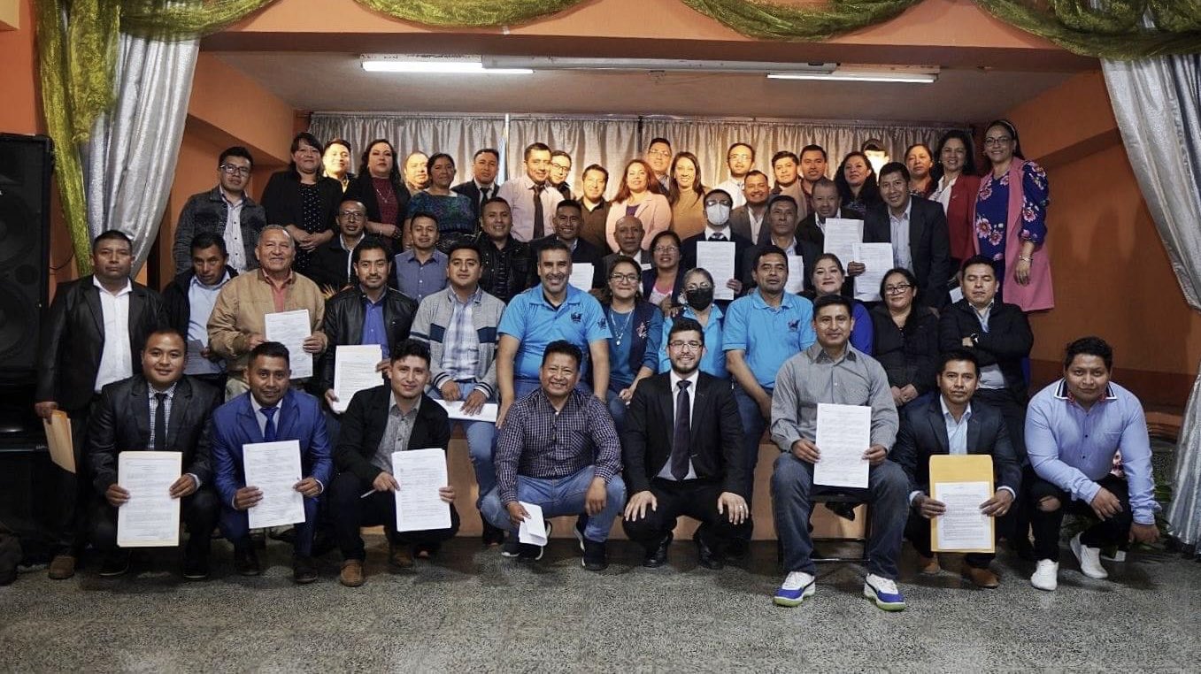 Personal del Área de Salud de Totonicapán es trasladado a renglón permanente