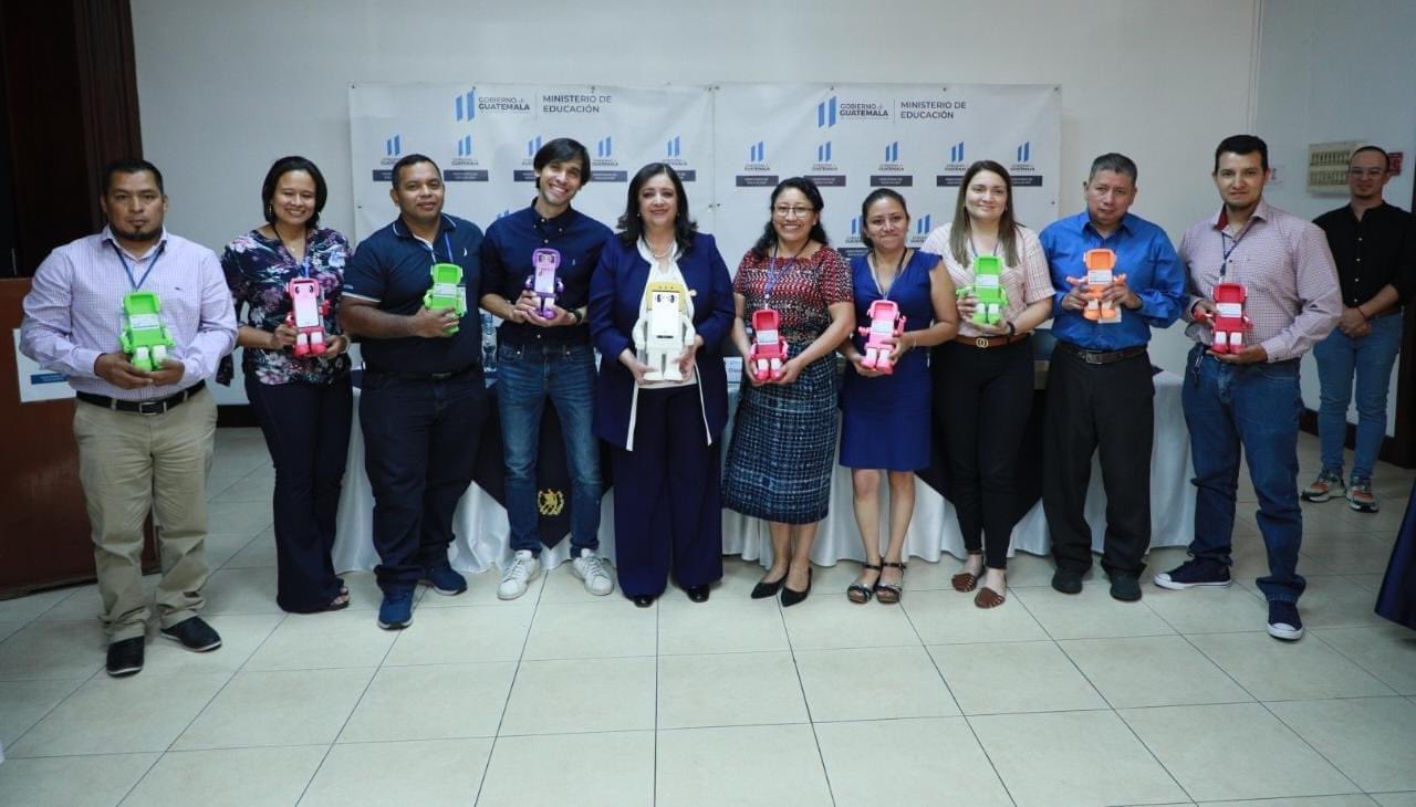 Docente totonicapense destaca por técnicas tecnológicas en el aula
