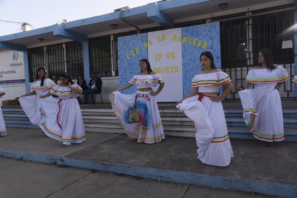 Jalapa conmemora el Día de la Bandera