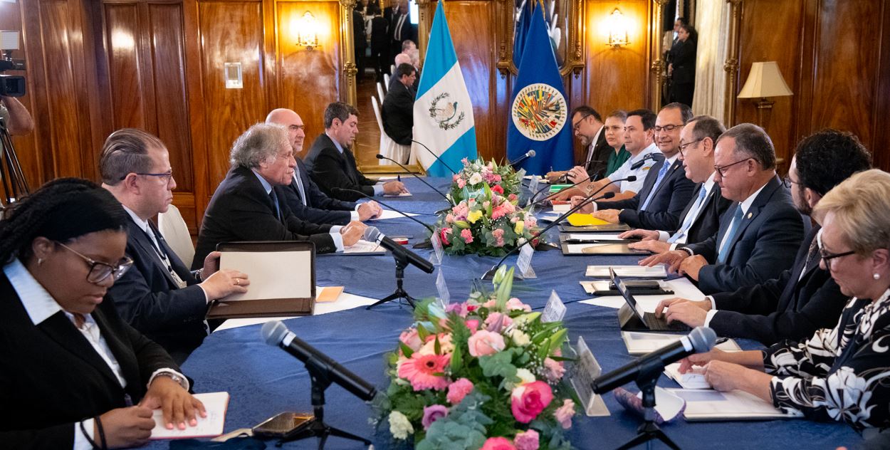 Presidente recibe la visita del Secretario General de la OEA
