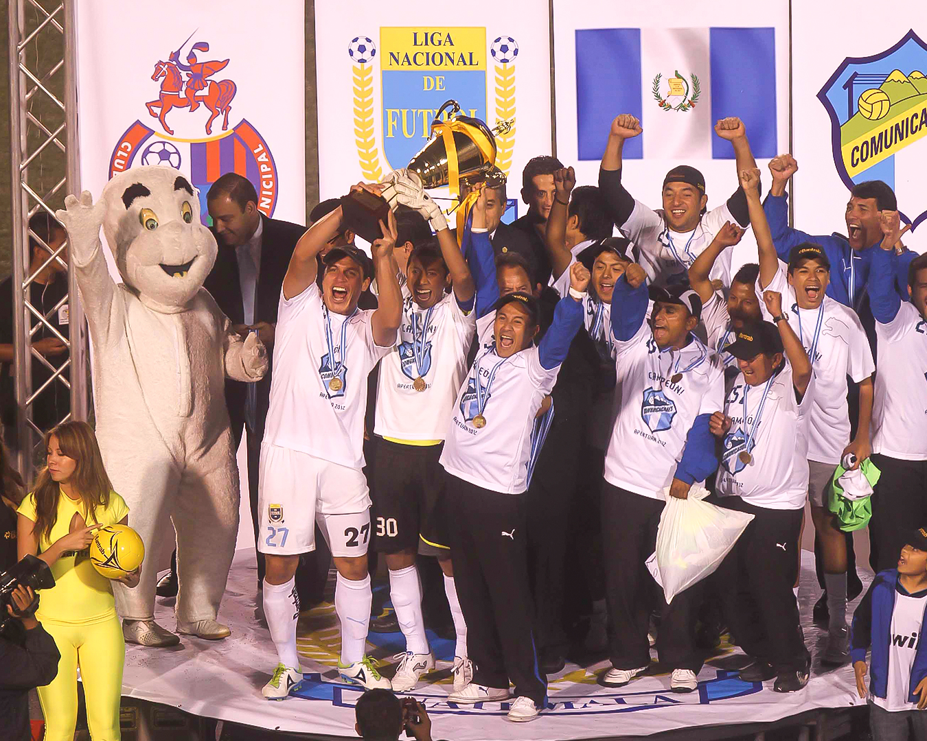 Comunicaciones celebra 74 años de grandeza en su aniversario
