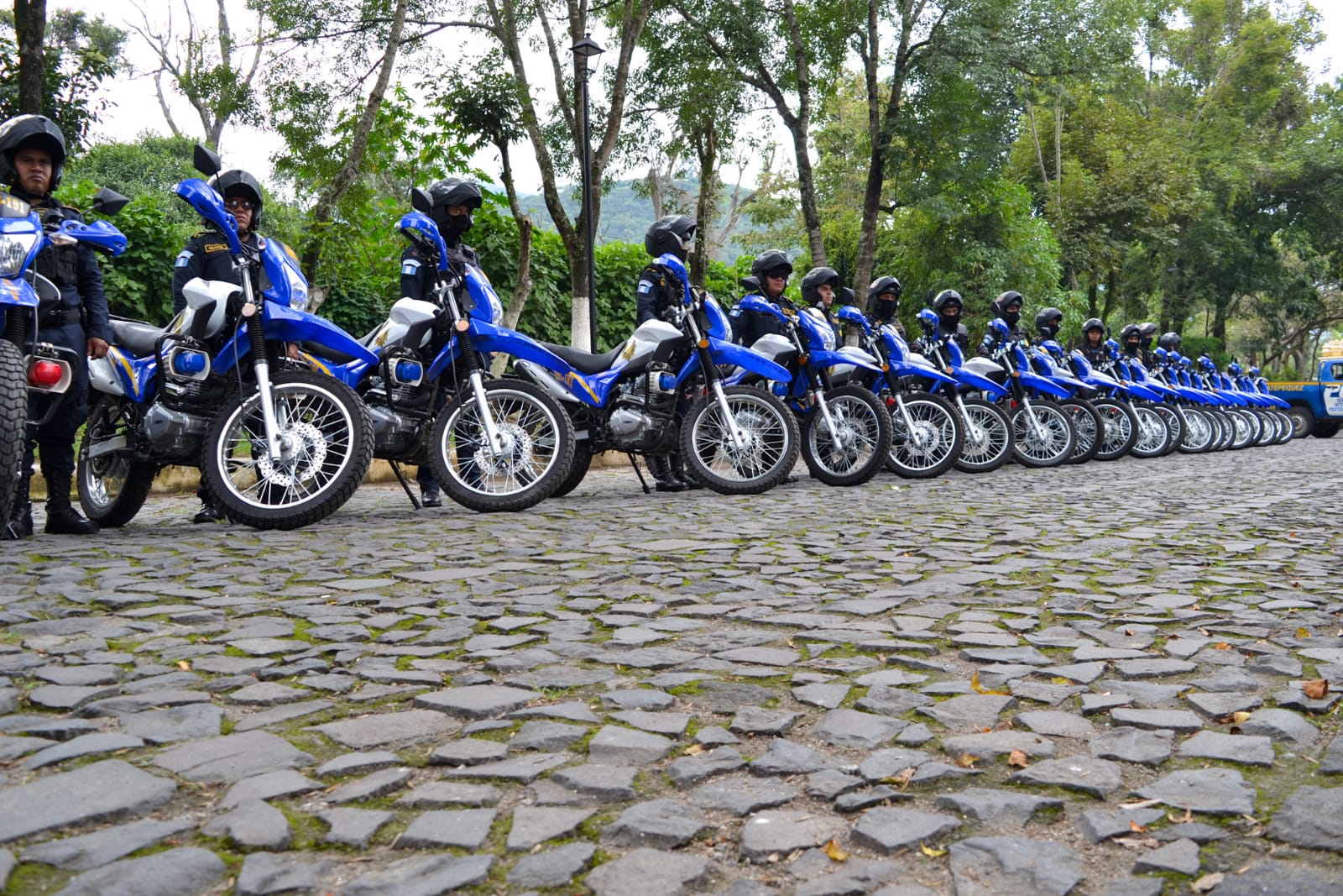 Fortalecen acciones de seguridad con la entrega de motocicletas en Sacatepéquez