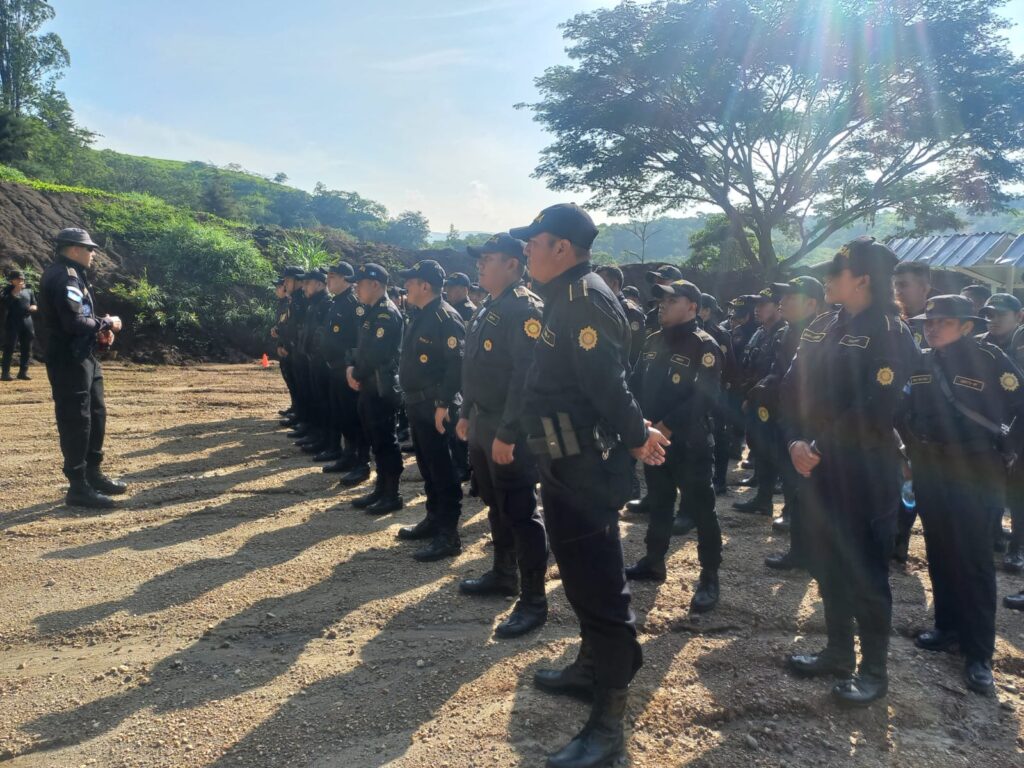 Agentes de Dipanda realizaron prácticas de tiro real y en seco