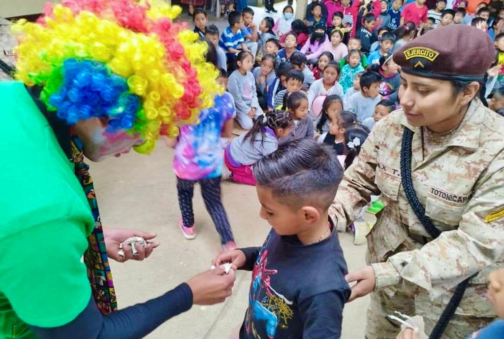 Reservistas imparten pláticas sobre prevención de “bullying” en Totonicapán