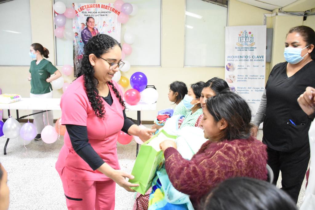 Celebran la Semana Mundial de la Lactancia Materna en el Hospital de Totonicapán