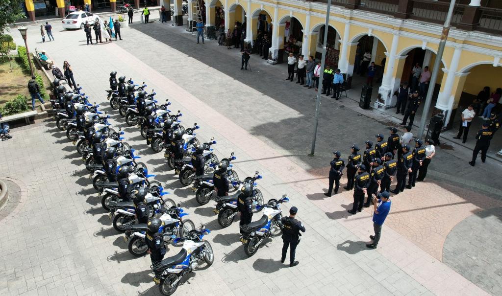 Entregan motocicletas a la Comisaría 43, de Huehuetenango