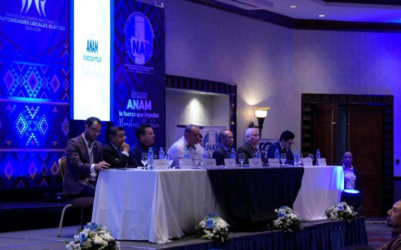 Segeplan informa sobre planificación, durante encuentro con gobiernos locales