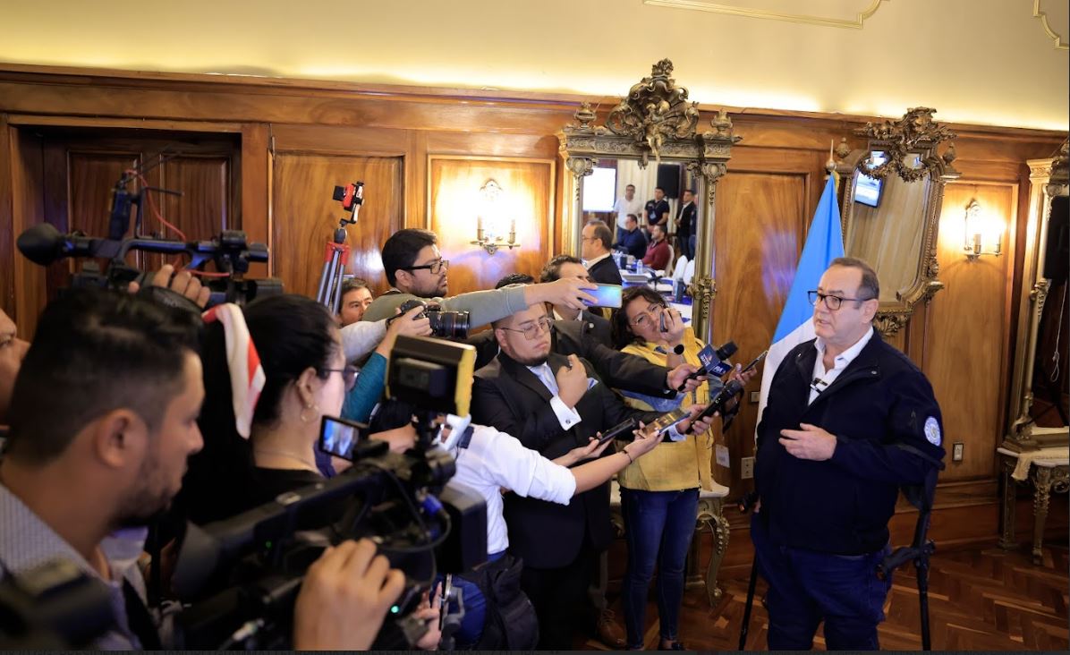 El presidente Alejandro Giammattei en conferencia de prensa en Casa Presidencial.